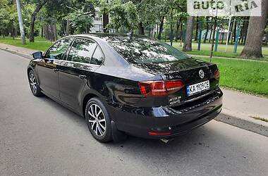 Седан Volkswagen Jetta 2016 в Киеве