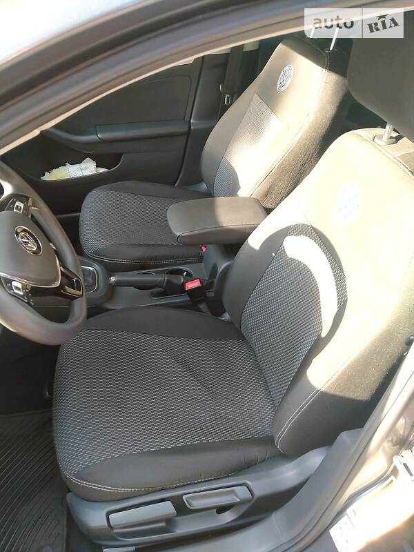 Седан Volkswagen Jetta 2016 в Киеве