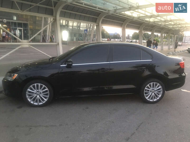Седан Volkswagen Jetta 2012 в Львове