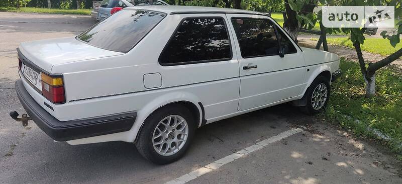 Седан Volkswagen Jetta 1987 в Чернівцях