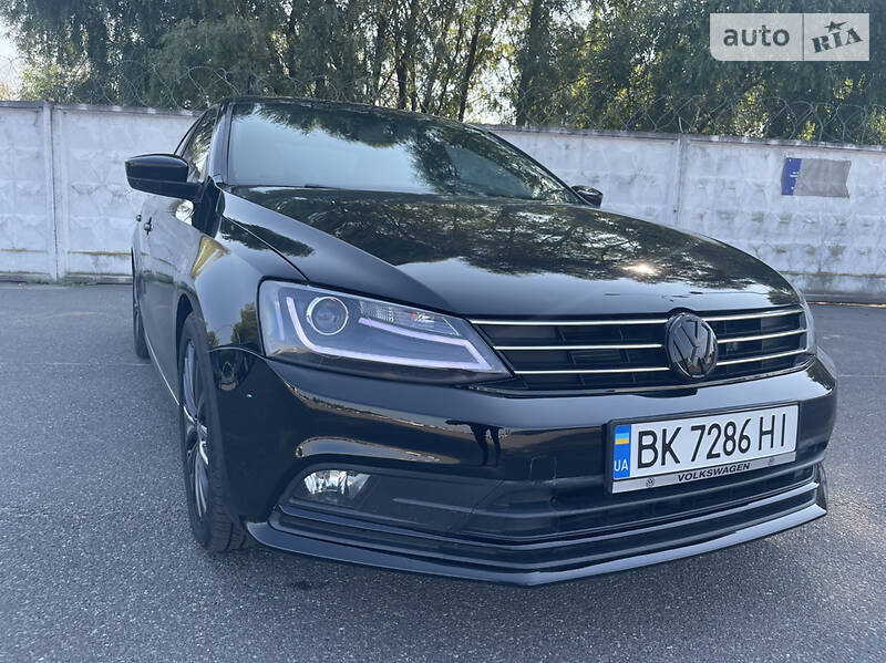 Седан Volkswagen Jetta 2015 в Ровно