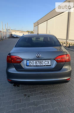 Седан Volkswagen Jetta 2012 в Тернополі