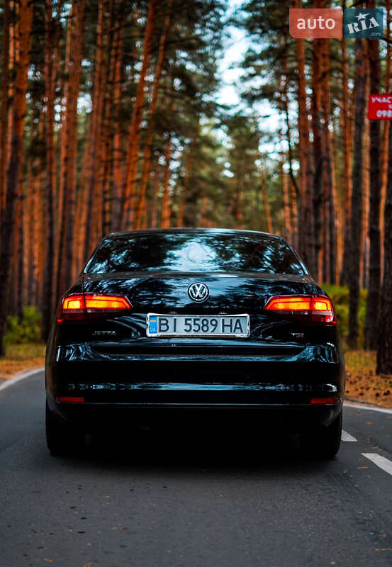Седан Volkswagen Jetta 2015 в Полтаве