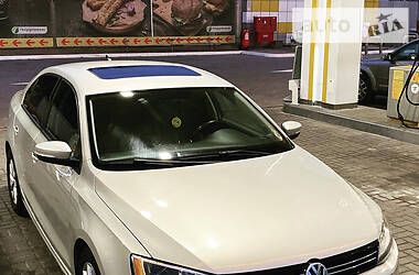 Седан Volkswagen Jetta 2011 в Вишневом