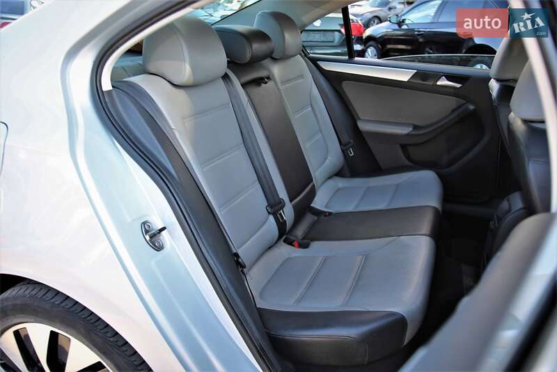 Седан Volkswagen Jetta 2013 в Харькове