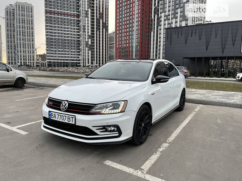 Седан Volkswagen Jetta 2016 в 