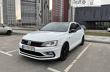 Седан Volkswagen Jetta 2016 в 
