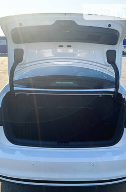 Седан Volkswagen Jetta 2016 в 