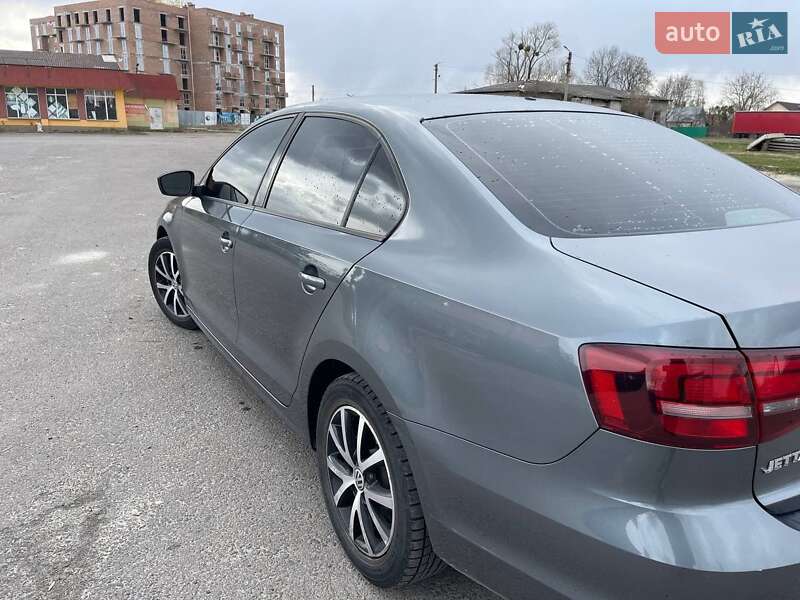 Седан Volkswagen Jetta 2015 в Львове