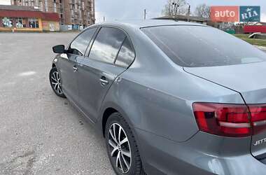 Седан Volkswagen Jetta 2015 в 