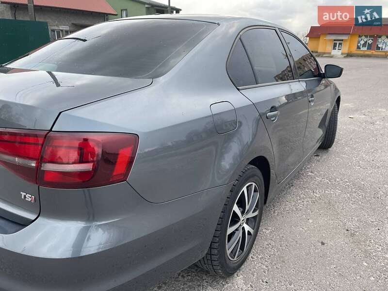 Седан Volkswagen Jetta 2015 в Львове