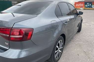 Седан Volkswagen Jetta 2015 в 