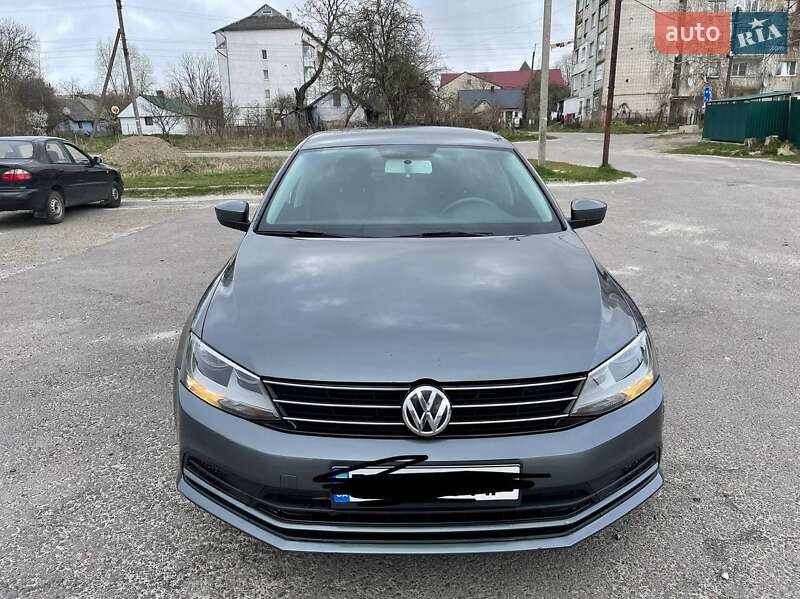 Седан Volkswagen Jetta 2015 в Львове