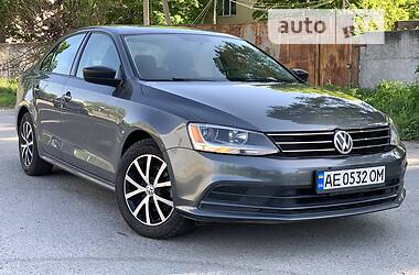Седан Volkswagen Jetta 2015 в 