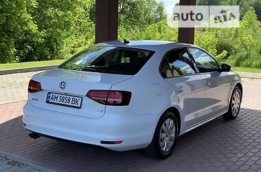 Седан Volkswagen Jetta 2016 в Киеве