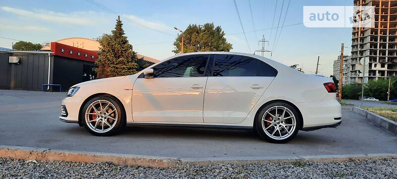 Седан Volkswagen Jetta 2017 в Запоріжжі