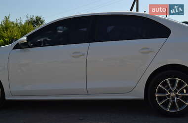 Седан Volkswagen Jetta 2012 в 