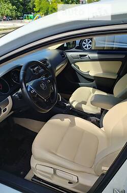 Седан Volkswagen Jetta 2015 в 