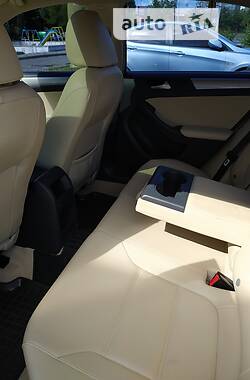 Седан Volkswagen Jetta 2015 в 