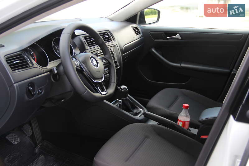 Седан Volkswagen Jetta 2015 в Бучачі