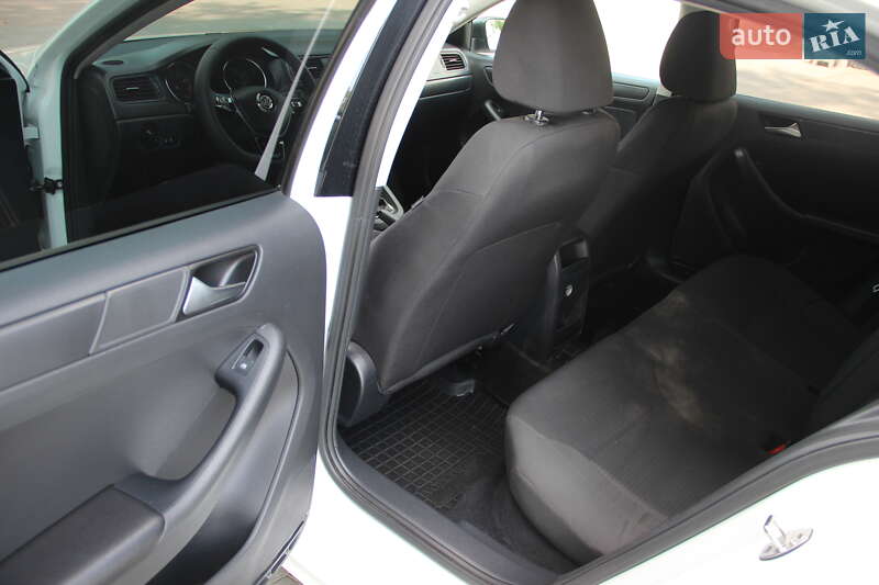 Седан Volkswagen Jetta 2015 в Бучачі