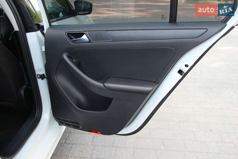 Седан Volkswagen Jetta 2015 в Бучачі