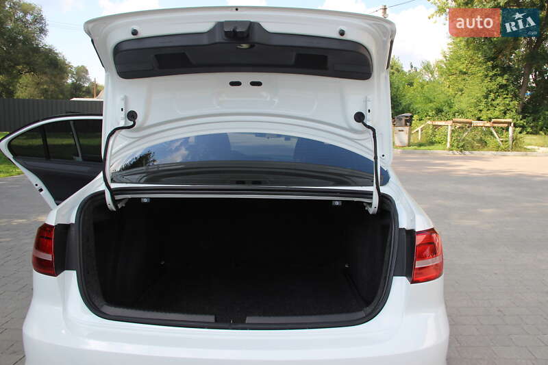 Седан Volkswagen Jetta 2015 в Бучачі