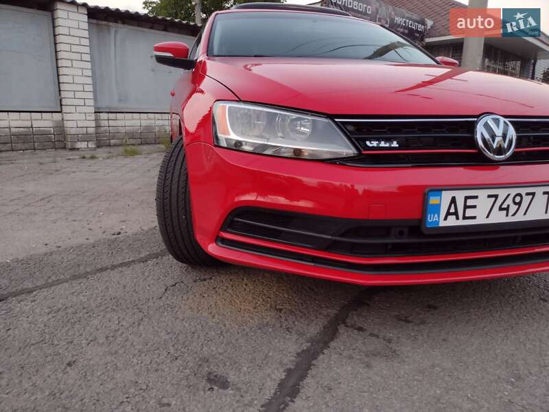 Седан Volkswagen Jetta 2015 в 