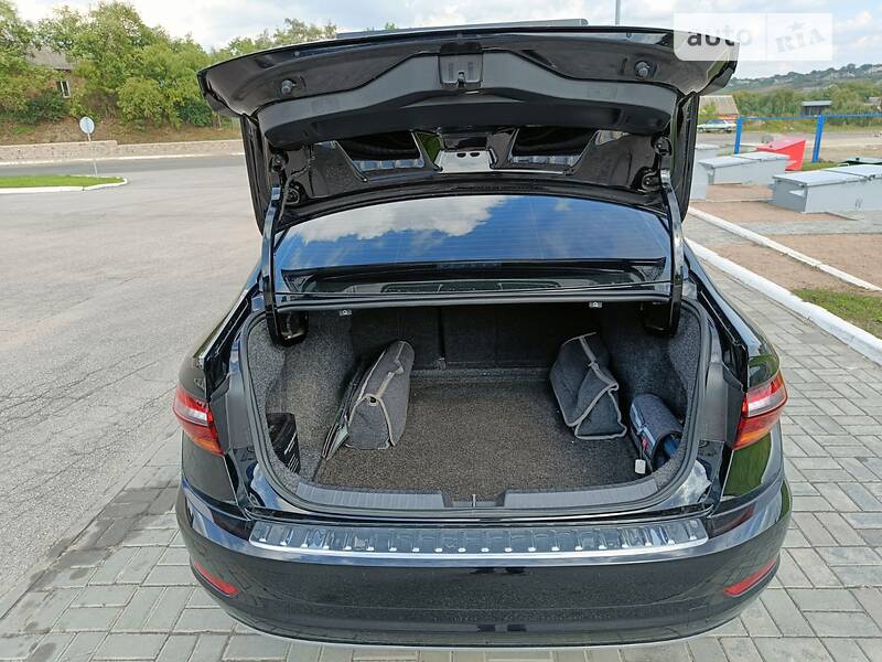 Седан Volkswagen Jetta 2019 в Харькове