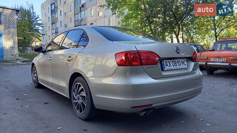 Седан Volkswagen Jetta 2012 в Харкові