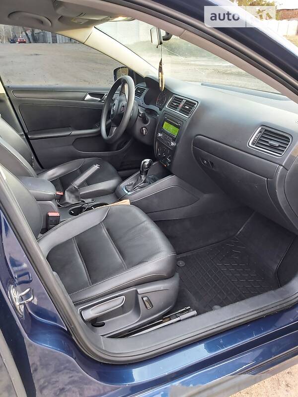Седан Volkswagen Jetta 2013 в Харькове