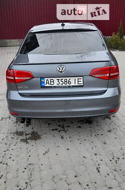 Седан Volkswagen Jetta 2015 в Крижополі