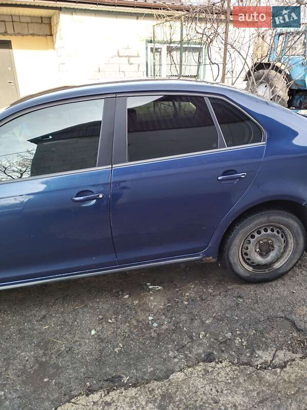 Седан Volkswagen Jetta 2006 в Дніпрі