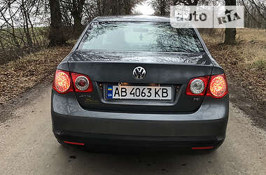 Хэтчбек Volkswagen Jetta 2005 в 