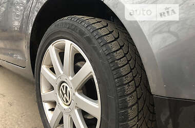 Хэтчбек Volkswagen Jetta 2005 в 