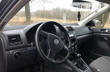 Хэтчбек Volkswagen Jetta 2005 в 
