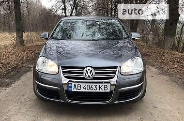 Хэтчбек Volkswagen Jetta 2005 в 