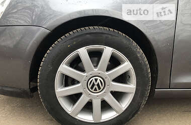 Хэтчбек Volkswagen Jetta 2005 в 