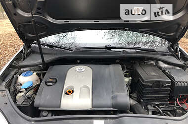 Хэтчбек Volkswagen Jetta 2005 в 