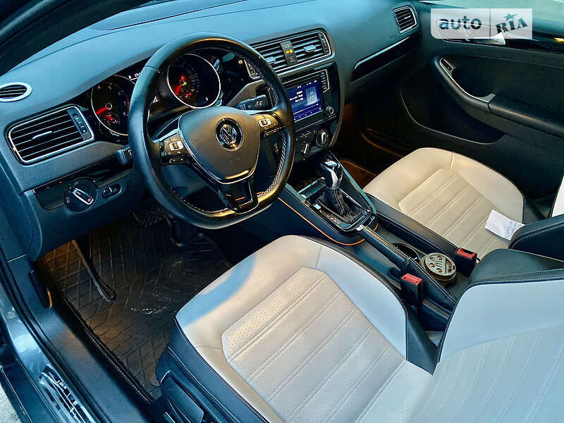Седан Volkswagen Jetta 2015 в Киеве