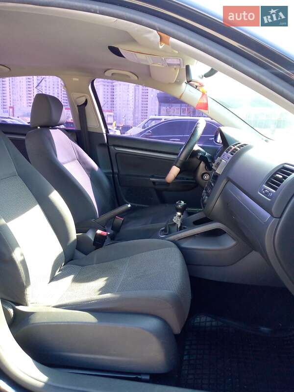 Седан Volkswagen Jetta 2006 в Києві