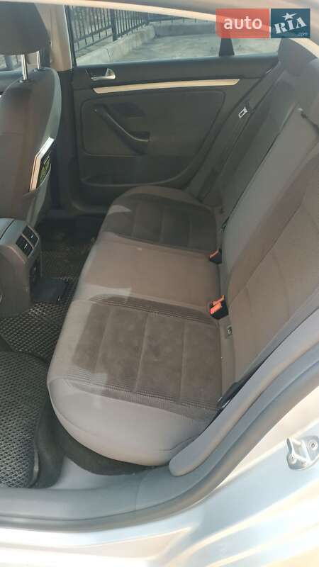 Седан Volkswagen Jetta 2009 в Умані