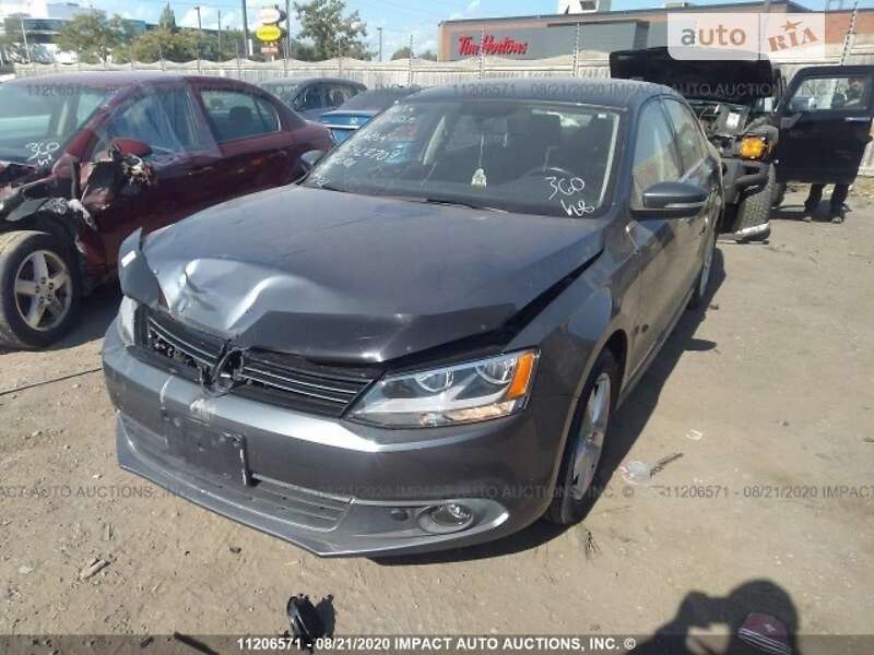 Седан Volkswagen Jetta 2014 в Львове