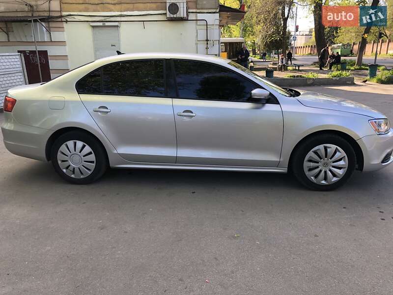 Седан Volkswagen Jetta 2013 в Дніпрі