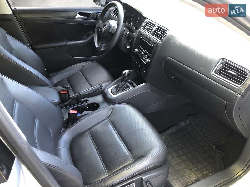 Седан Volkswagen Jetta 2013 в Дніпрі
