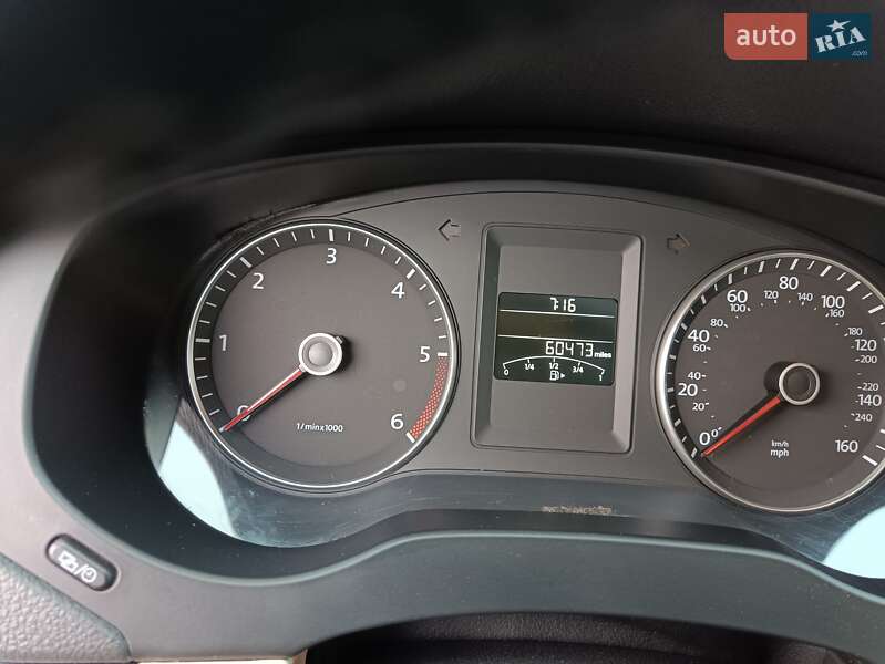 Седан Volkswagen Jetta 2012 в Дніпрі