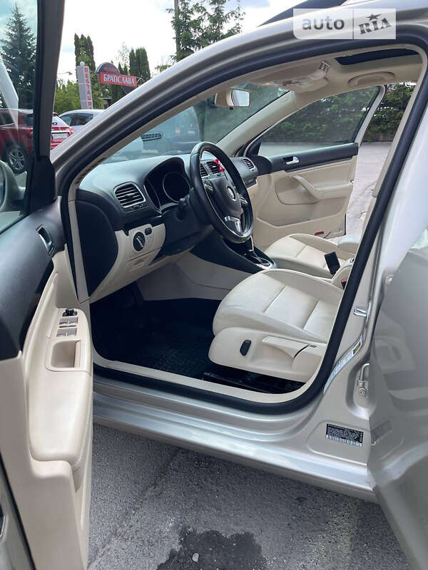 Универсал Volkswagen Jetta 2012 в Тернополе