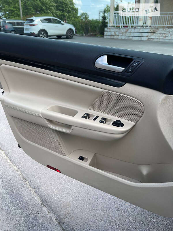 Универсал Volkswagen Jetta 2012 в Тернополе