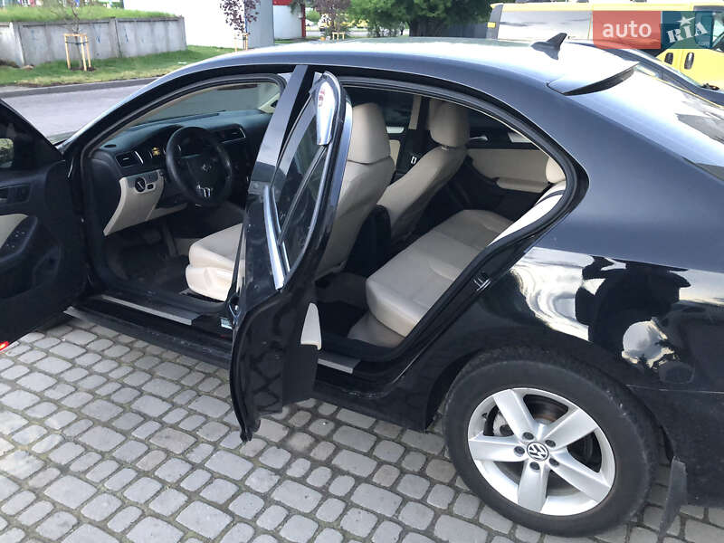 Седан Volkswagen Jetta 2012 в Львове