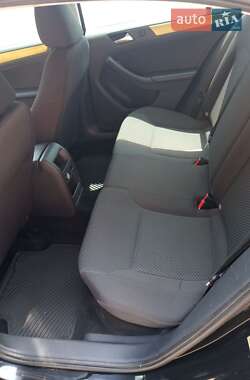 Седан Volkswagen Jetta 2013 в 